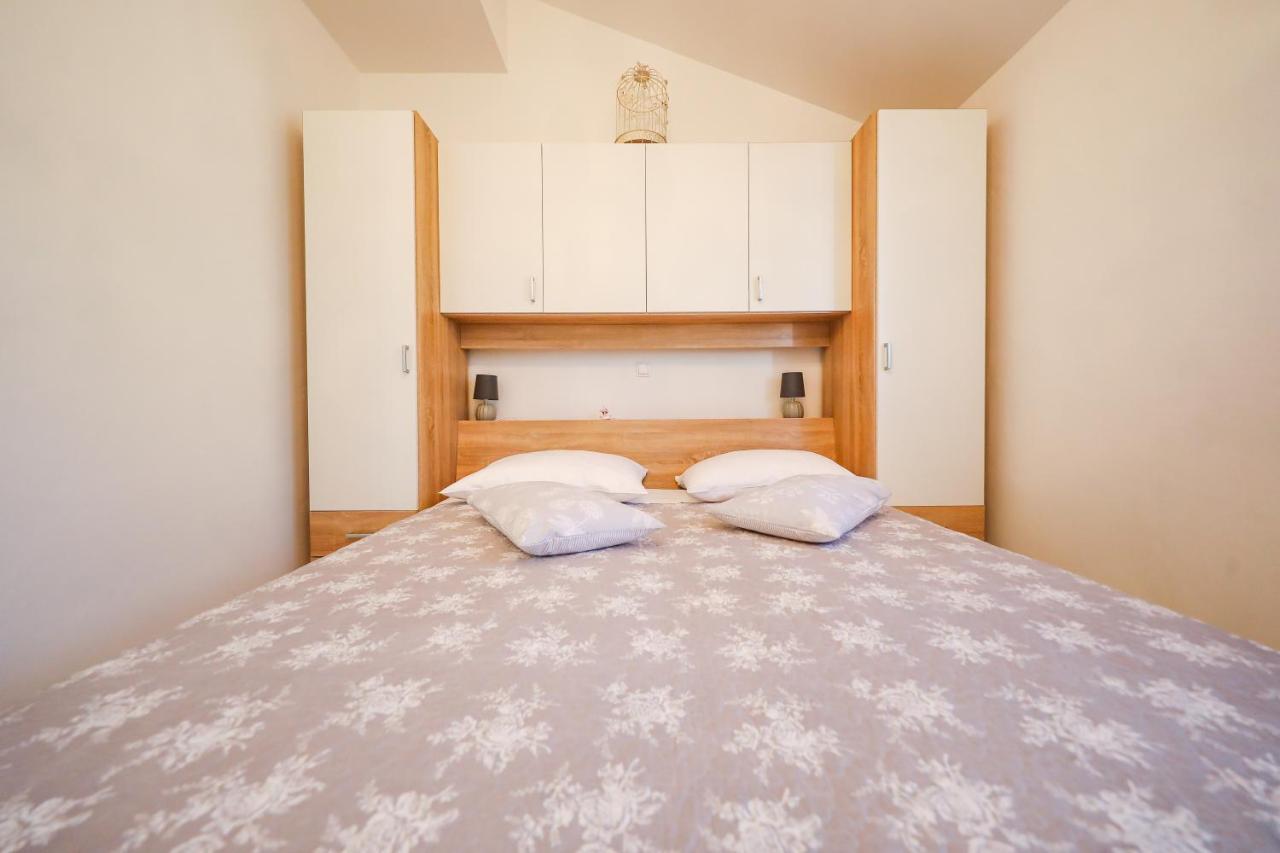 Holiday Home Ana Poljana  ภายนอก รูปภาพ