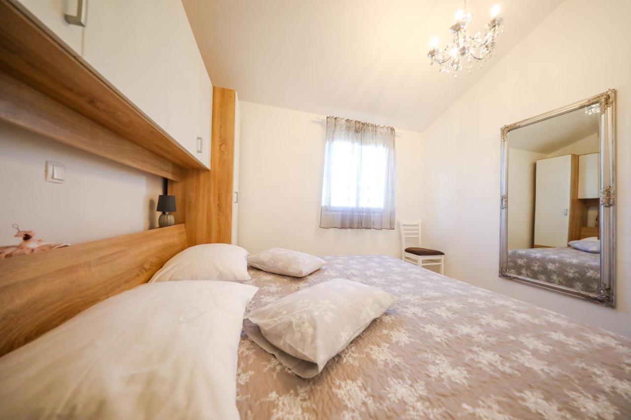 Holiday Home Ana Poljana  ภายนอก รูปภาพ