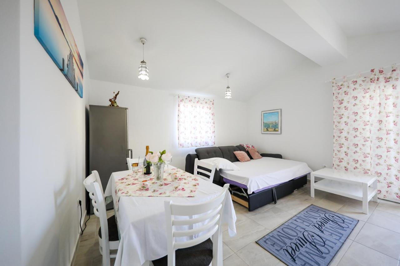 Holiday Home Ana Poljana  ภายนอก รูปภาพ